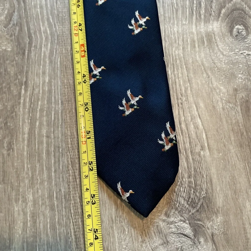 Tie Vintage Mallard Ducks Flying Made In USA Norwalk CT 82% Polyester 18% Silk